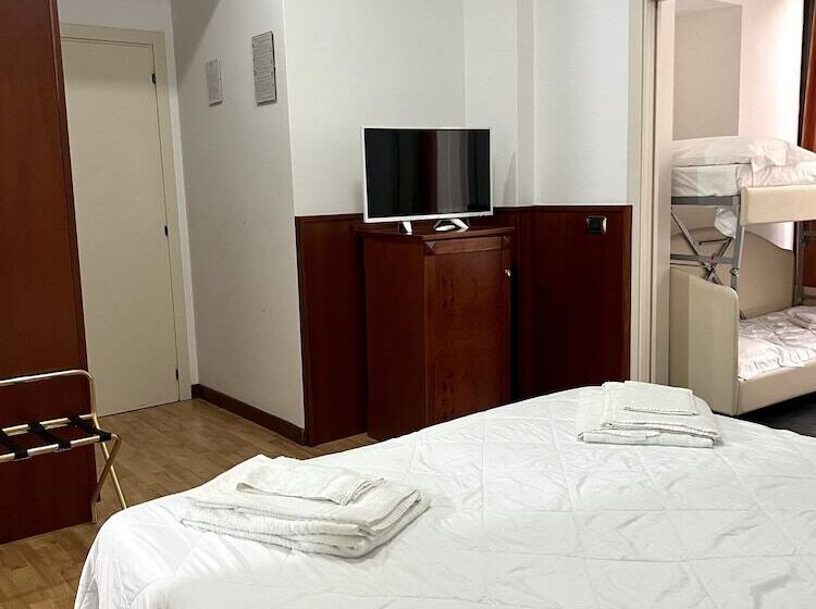 اتاق خانوادگی, Joli