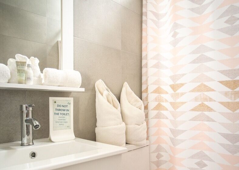 اتاق استاندارد با تراس, Lazy Parrot Inn