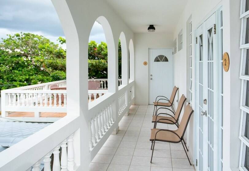 اتاق استاندارد با تراس, Lazy Parrot Inn