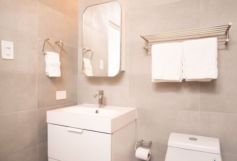 اتاق استاندارد, Lazy Parrot Inn