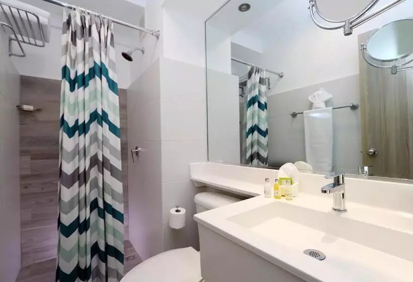コンフォートルーム, The Wave Hotel At Condado