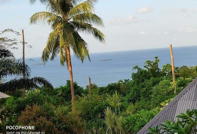 اتاق لوکس با بالکن و چشم‌انداز دریا, Sairee View Resort