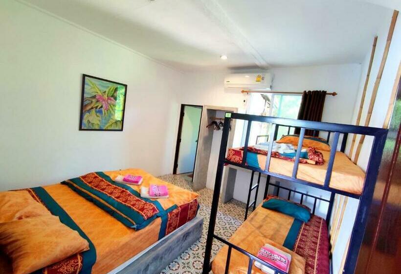 اتاق استاندارد با چشم‌انداز استخر, Sairee View Resort