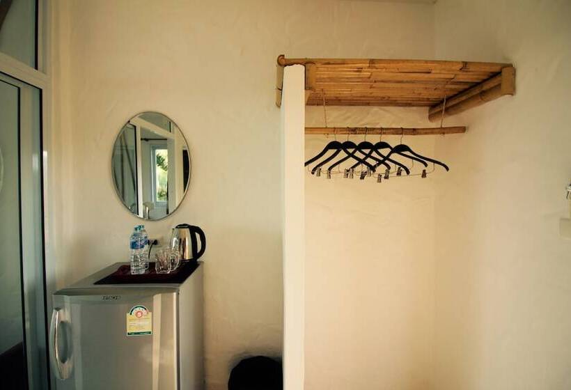 اتاق استاندارد با چشم‌انداز استخر, Sairee View Resort