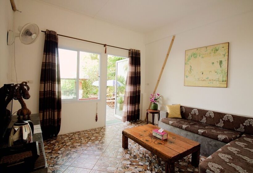 اتاق استاندارد با چشم‌انداز استخر, Sairee View Resort