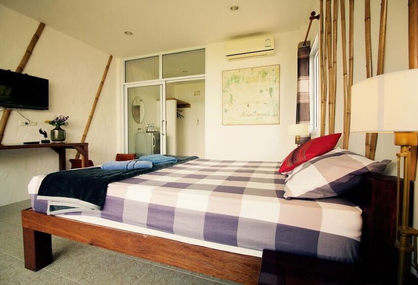 اتاق استاندارد با چشم‌انداز استخر, Sairee View Resort