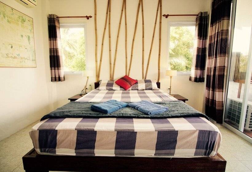 اتاق استاندارد با چشم‌انداز استخر, Sairee View Resort