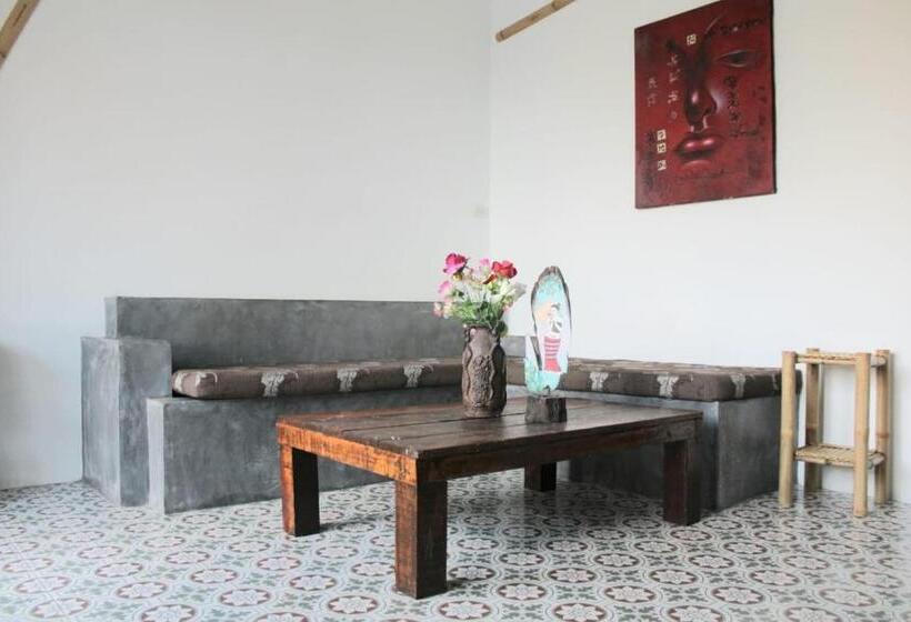 اتاق استاندارد با چشم‌انداز استخر, Sairee View Resort