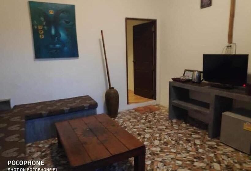 اتاق استاندارد با چشم‌انداز استخر, Sairee View Resort