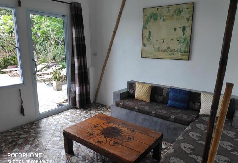 اتاق استاندارد با چشم‌انداز استخر, Sairee View Resort