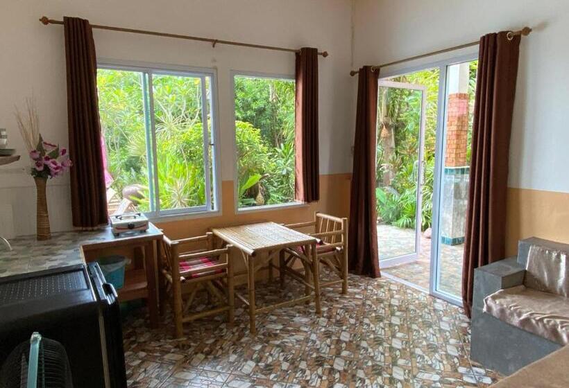 اتاق لوکس خانوادگی, Sairee View Resort