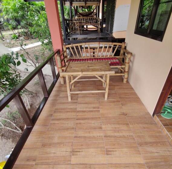 بانگلوی استاندارد با چشم‌انداز دریا, Sairee View Resort