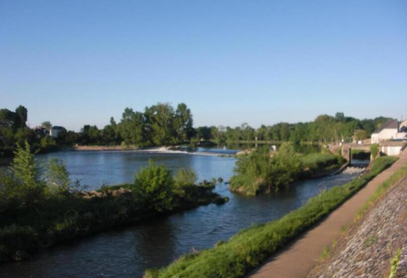 Номер Deluxe, Le Cher Passant