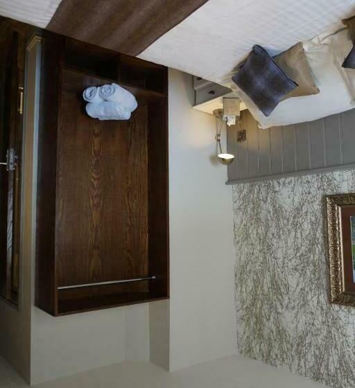 标准间, The Game Cock Inn