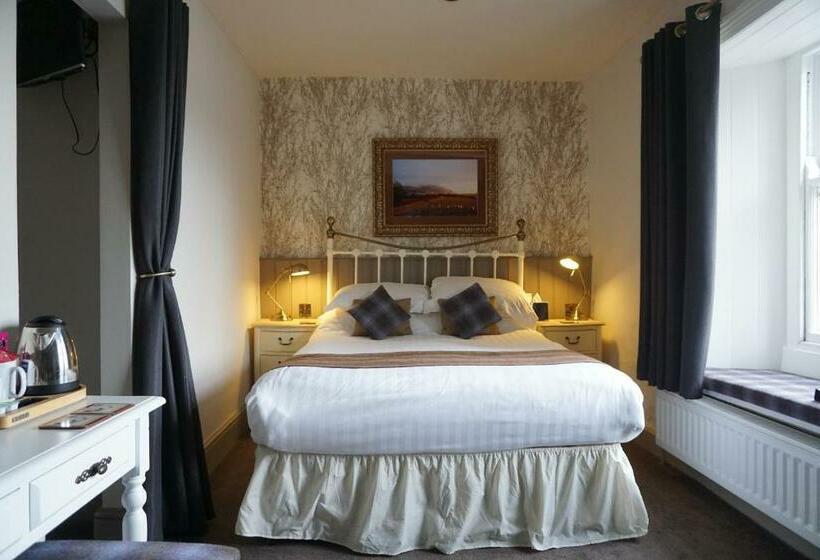 家庭间, The Game Cock Inn