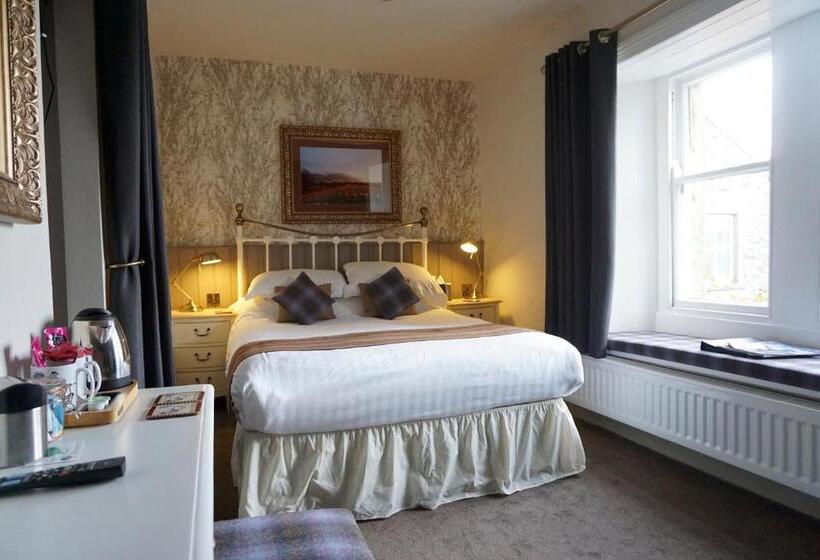 家庭间, The Game Cock Inn