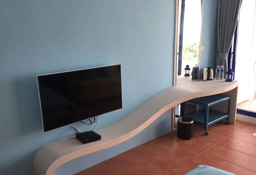 اتاق راحتی با چشم‌انداز دریا, Summerwings