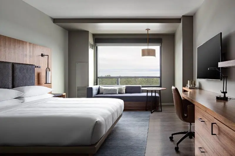 Club Room King Bed, Houston Cityplace Marriott At Springwoods Village