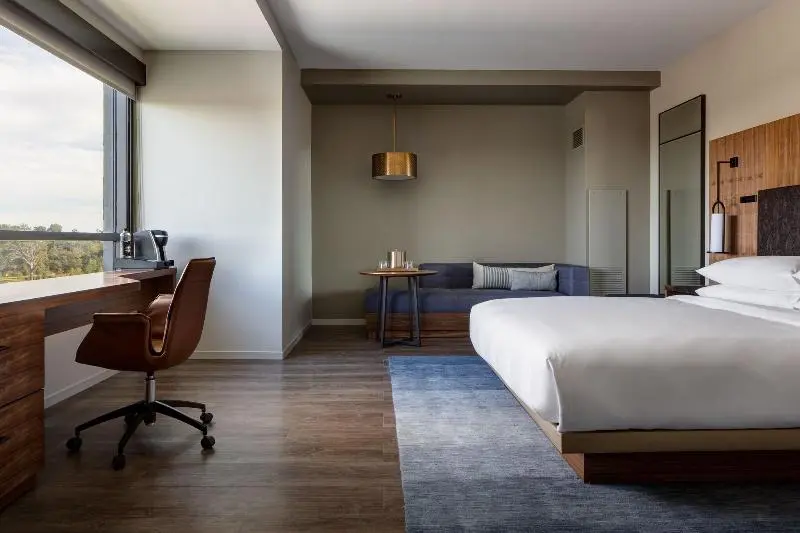 Club Room King Bed, Houston Cityplace Marriott At Springwoods Village