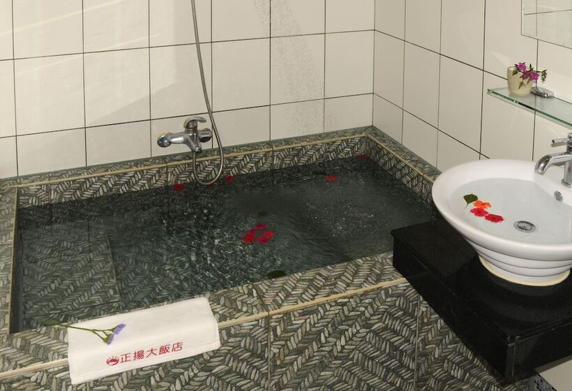 Economy Quadruple Room, Jenq Yang Hotspring