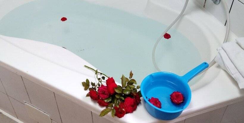 اتاق استاندارد چهار تخته, Jenq Yang Hotspring