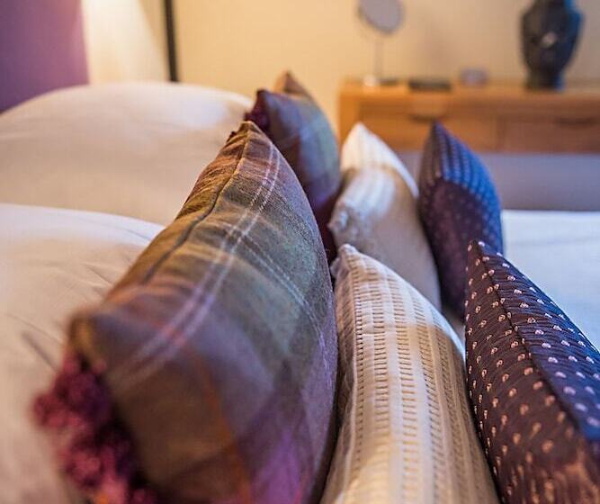 Номер Клуб, Lypiatt House