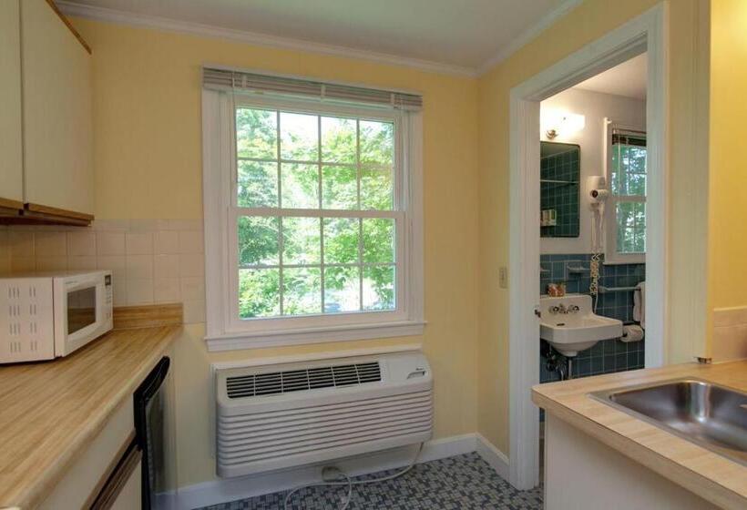 Номер Стандарт, Cape Cod Harbor House Inn