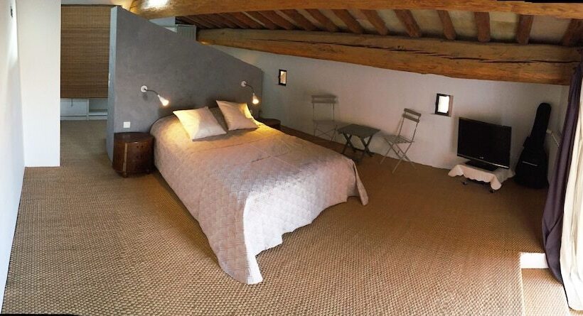 غرفة قياسية ثلاثية حمام مشترك, Lunel Bien être