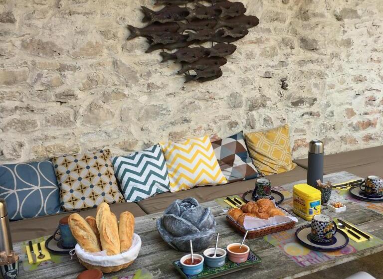 غرفة قياسية ثلاثية حمام مشترك, Lunel Bien être