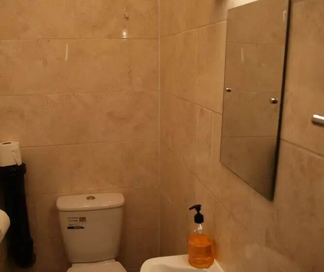 اتاق استاندارد سه نفره, Portsmouth Budget Hotels   All Rooms Are En Suite