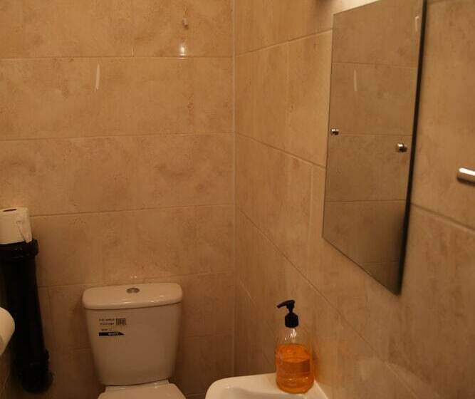 家庭间, Portsmouth Budget Hotels All Rooms Are En Suite