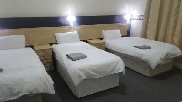 اتاق استاندارد سه نفره, Portsmouth Budget Hotels   All Rooms Are En Suite