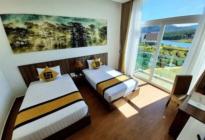 اتاق لوکس سه تخته, Dalat Wonder Resort