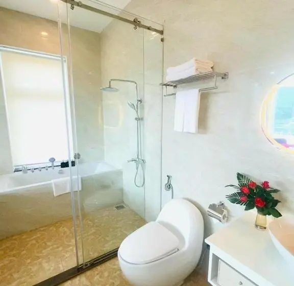 Suite with lake view, Dalat Wonder Resort