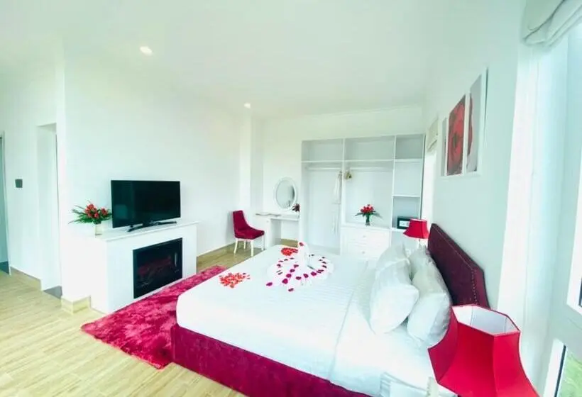Suite with lake view, Dalat Wonder Resort