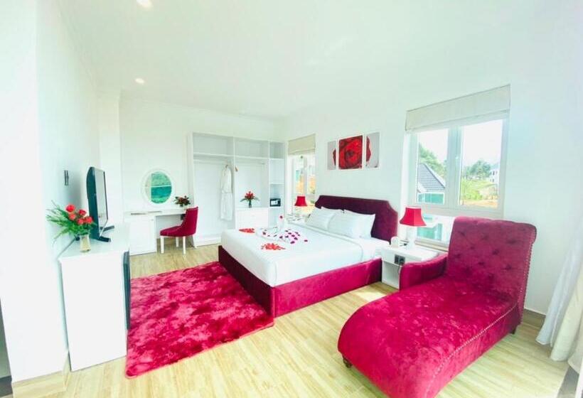 Suite with lake view, Dalat Wonder  Resort