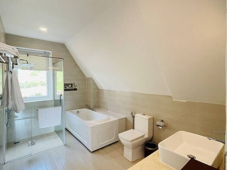 اتاق پریمیوم با چشمانداز دریاچه, Dalat Wonder  Resort
