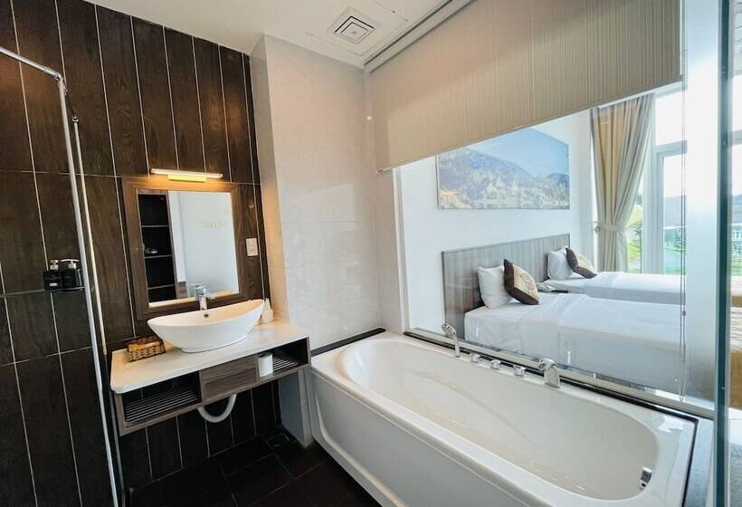 اتاق پریمیوم با چشمانداز دریاچه, Dalat Wonder  Resort