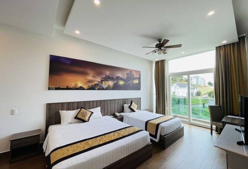 اتاق لوکس سه تخته, Dalat Wonder  Resort