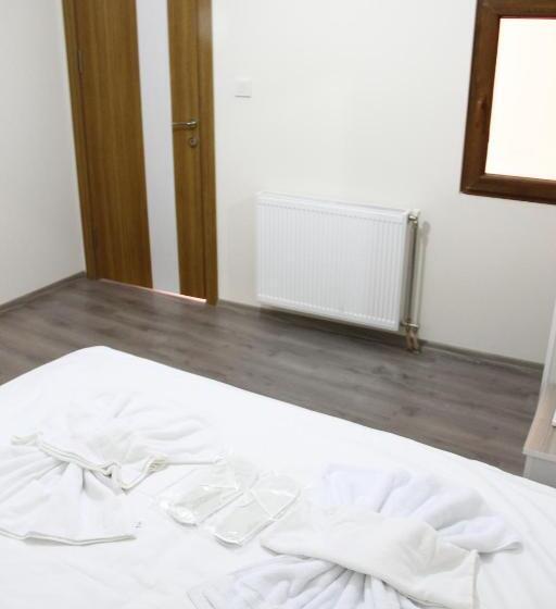 اتاق ساده سه نفره, Marpalace