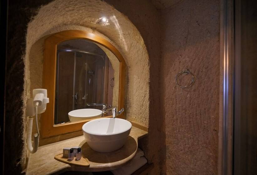 エコノミールーム, Maya Cave