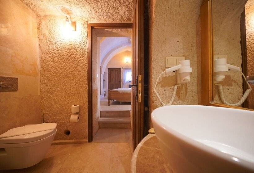 غرفة إقتصادية, Maya Cave