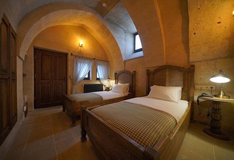 غرفة إقتصادية, Maya Cave