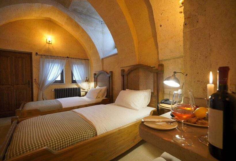 غرفة إقتصادية, Maya Cave