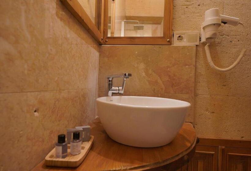 غرفة إقتصادية, Maya Cave