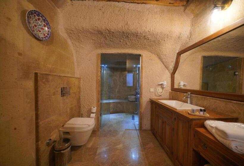 جناح مزوَّد بشرفة, Maya Cave