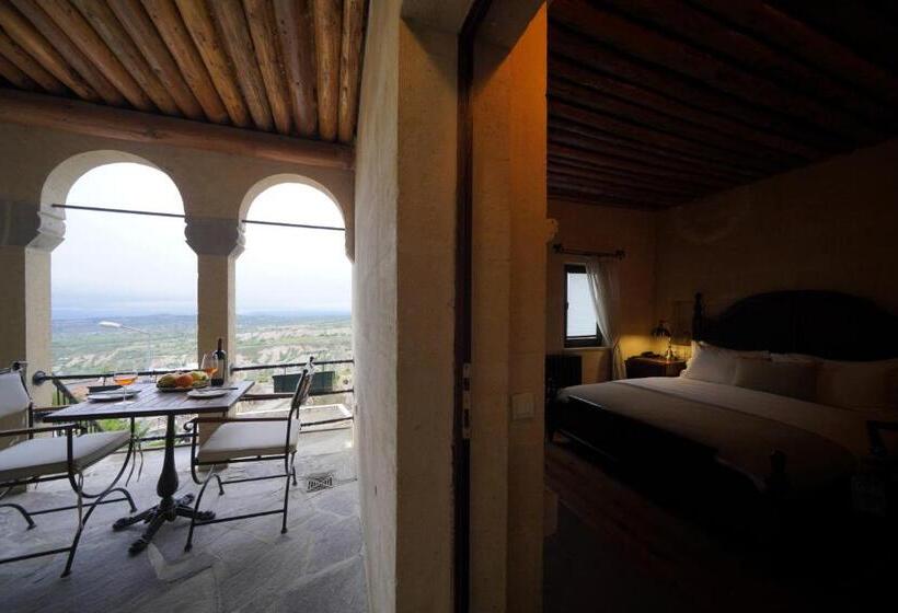 غرفة قياسية مطلة على الجبل, Maya Cave