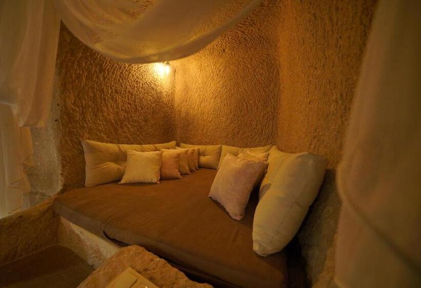 スーペリアファミリールーム, Maya Cave
