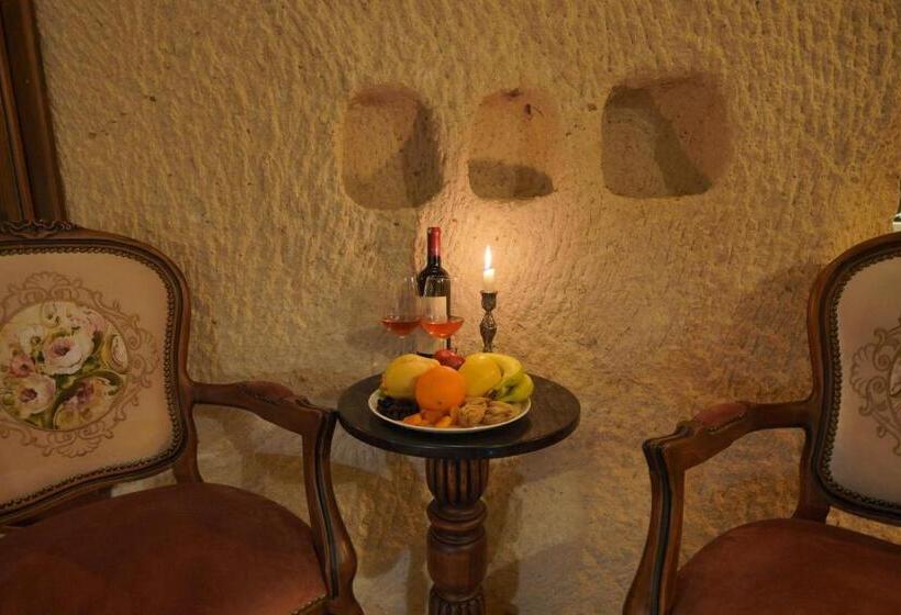 スーペリアファミリールーム, Maya Cave