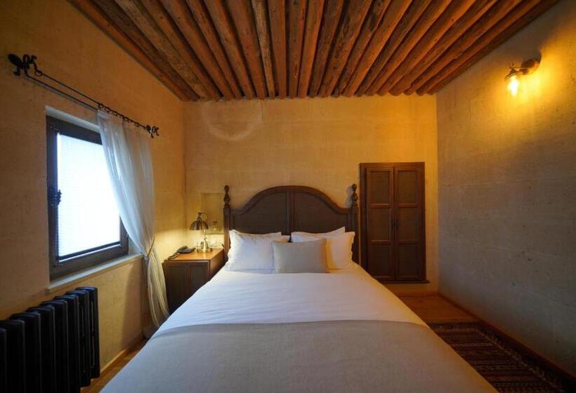 غرفة قياسية مطلة على الجبل, Maya Cave